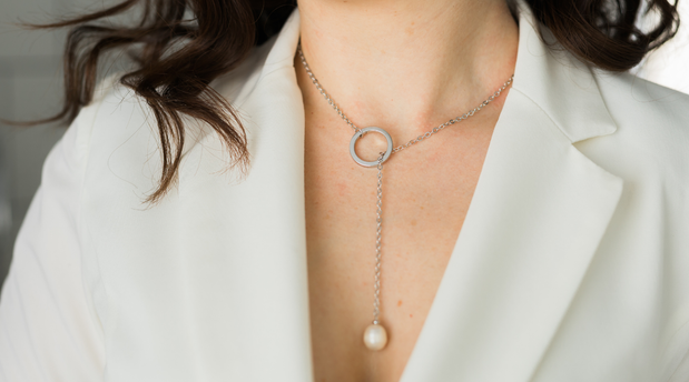 Layered, Not Loud: How to Style Statement Jewelry for Modern Life