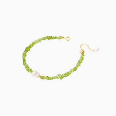 Delicate sterling silver bracelet with lime-green peridot gemstone chips and single freshwater pearl centerpiece