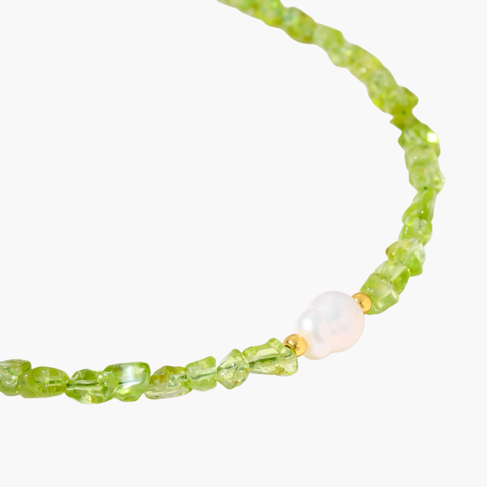 Delicate sterling silver bracelet with lime-green peridot gemstone chips and single freshwater pearl centerpiece